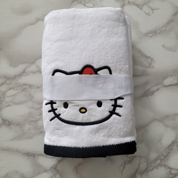 NWT Hello Kitty Hand Towels Set - Picture 4 of 5
